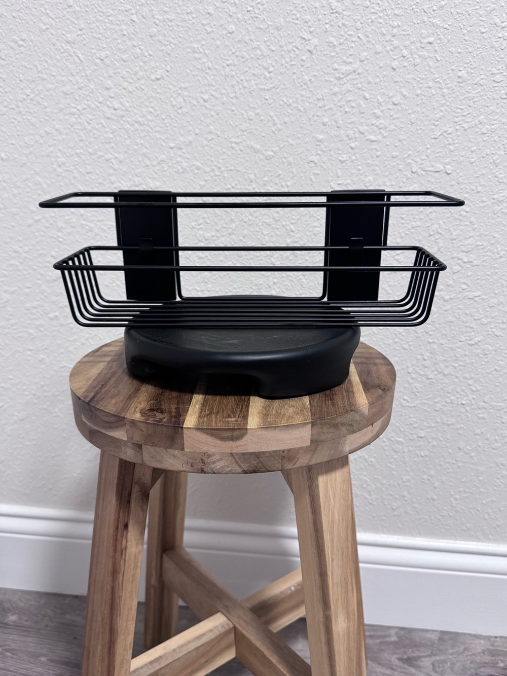 Like New Command Matte Black Bath Caddy Shower Shelf Rust Resistant Organization - Picture 7 of 15